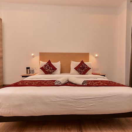 Hotel Red Saffron Nuova Delhi Esterno foto