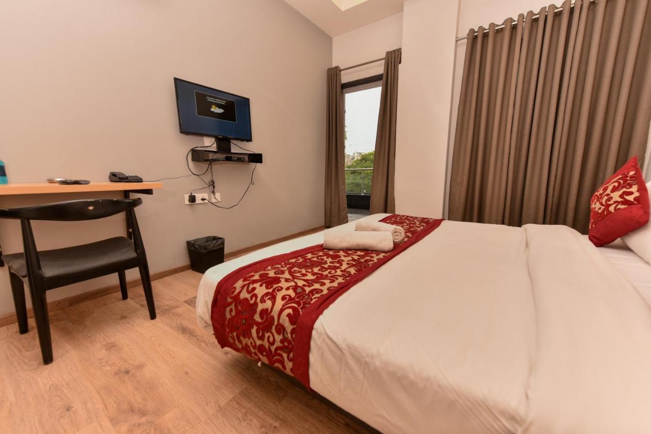 Hotel Red Saffron Nuova Delhi Esterno foto