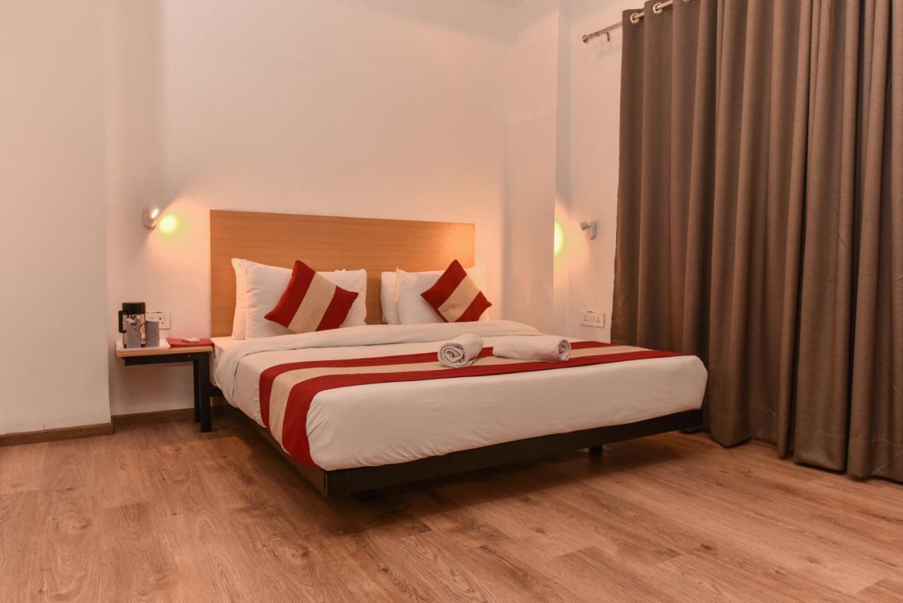 Hotel Red Saffron Nuova Delhi Esterno foto