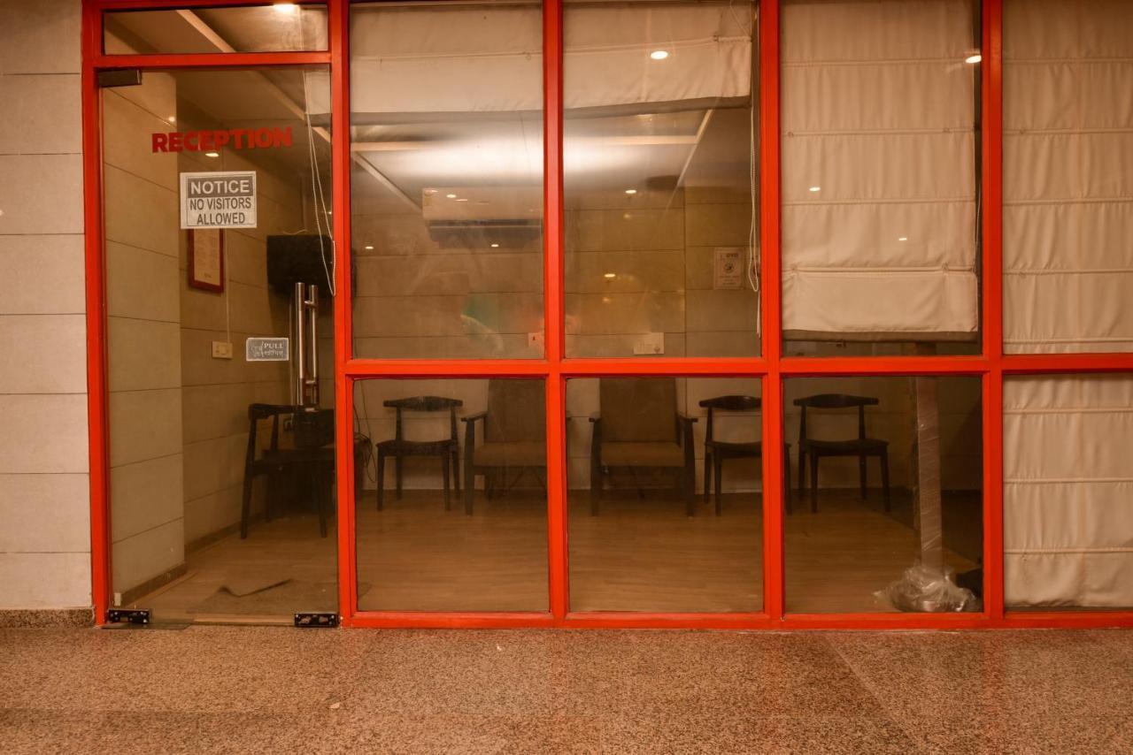 Hotel Red Saffron Nuova Delhi Esterno foto