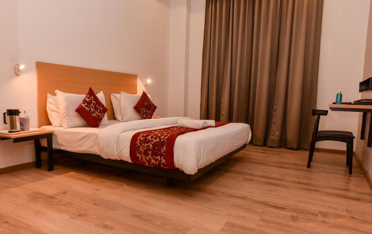 Hotel Red Saffron Nuova Delhi Esterno foto