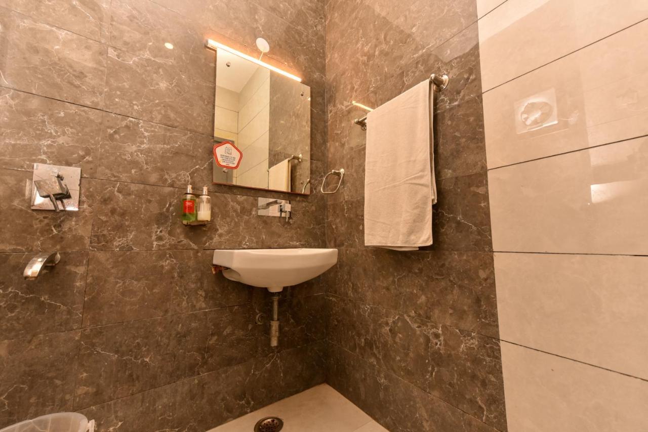 Hotel Red Saffron Nuova Delhi Esterno foto