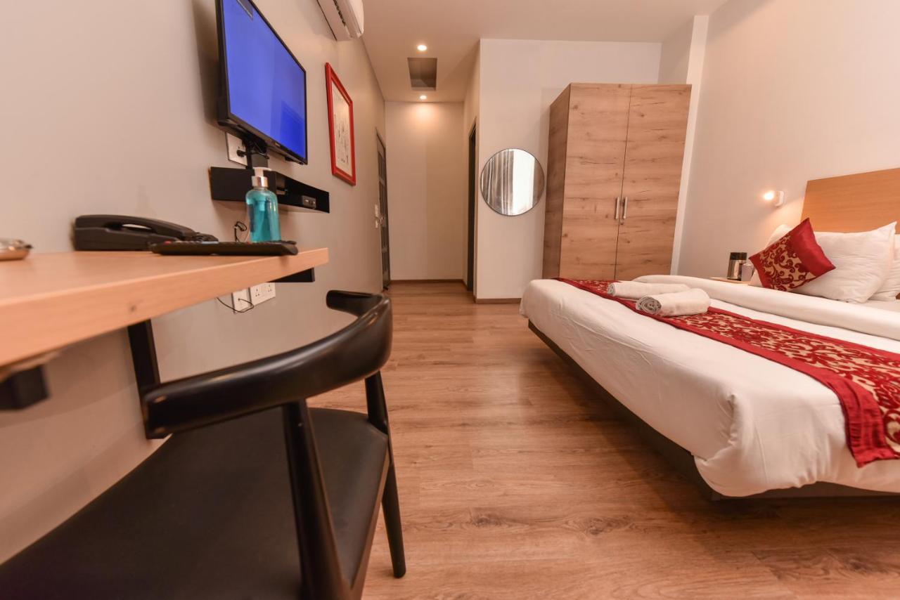 Hotel Red Saffron Nuova Delhi Esterno foto