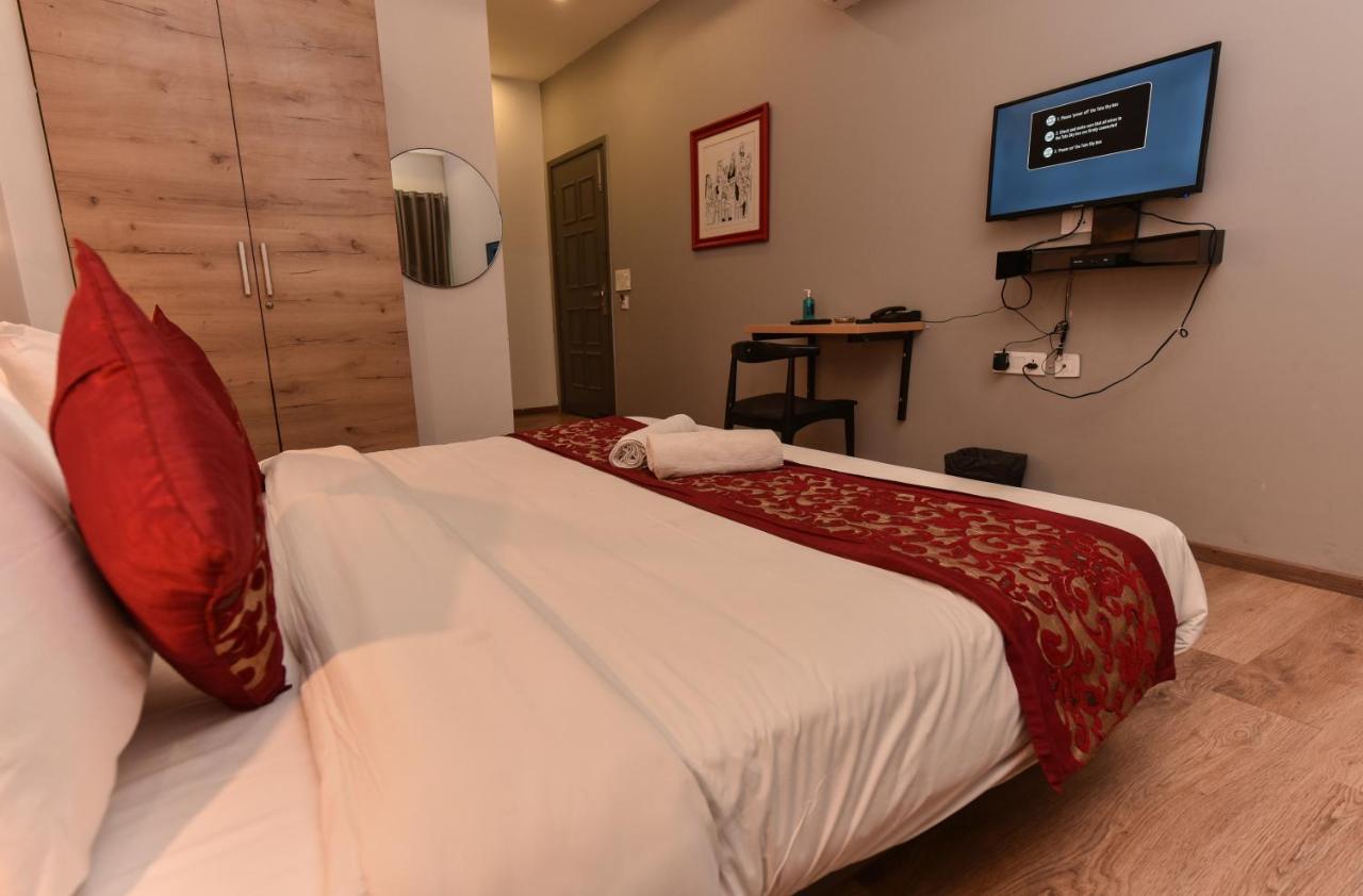 Hotel Red Saffron Nuova Delhi Esterno foto