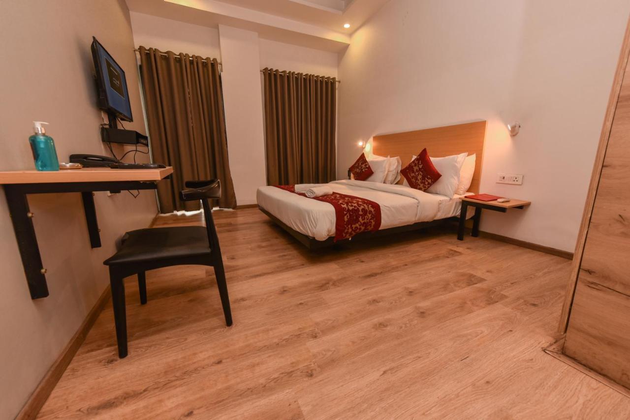 Hotel Red Saffron Nuova Delhi Esterno foto